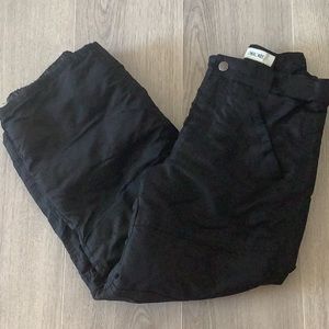 Good condition boys snow pants in M(8/10) with adjustable waist.
